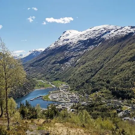Fjellhagen - Geirangerfjord View Апартаменты Хеллезилт