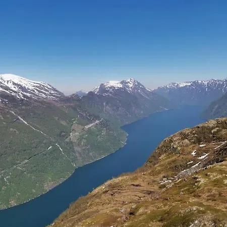Fjellhagen - Geirangerfjord View 헬레실트