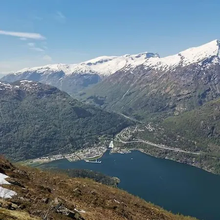 Fjellhagen - Geirangerfjord View Апартаменты Хеллезилт