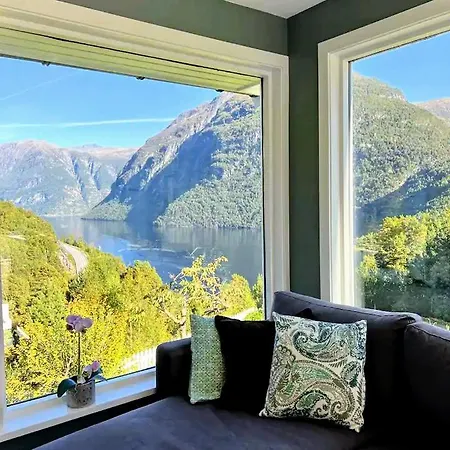 Daire Fjellhagen - Geirangerfjord View *